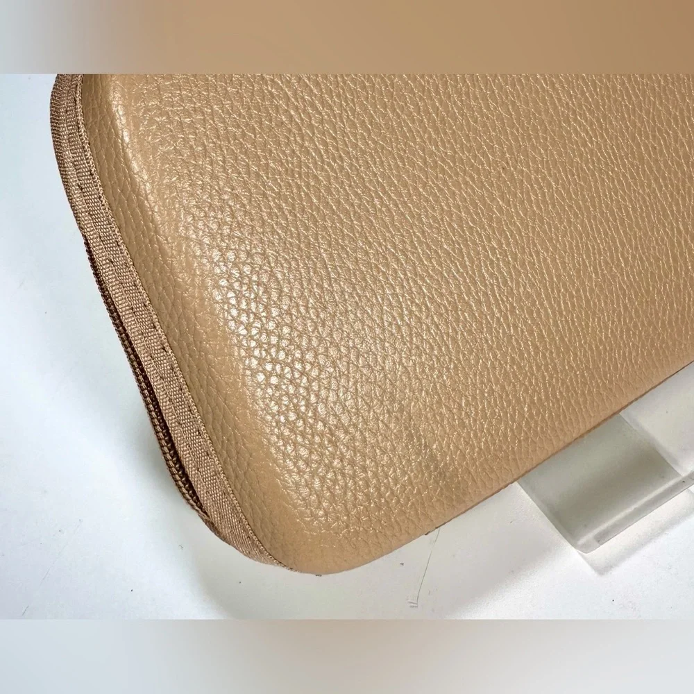 Giorgio Armani Cosmetic/amenity/toiletries Bag